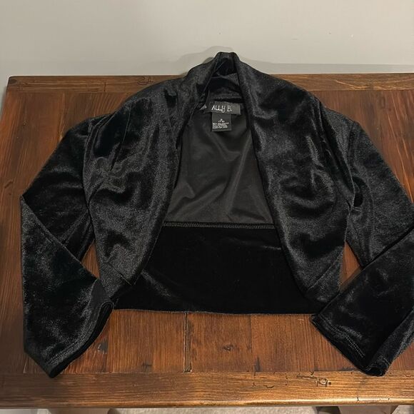 Allie B Girls Velvet Shrug Size S 7/8 - Picture 1 of 5